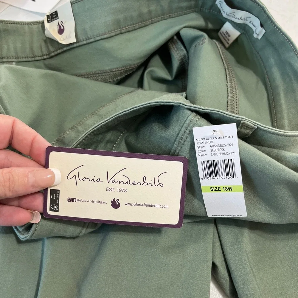 Gloria Vanderbilt Sadie Bermuda Shorts Womens 18W Sage Green Sateen Summer